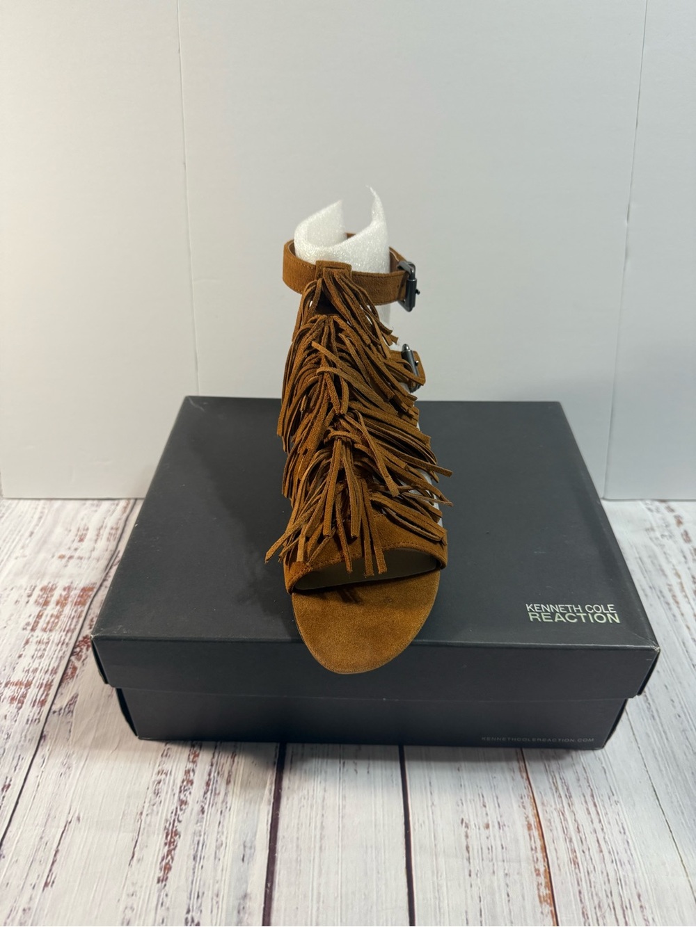 New in Box Kenneth Cole Reaction Audra Women's Brown Suede Fringe Sandals - Picture 3 of 9
